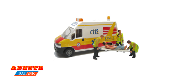 Aneste 4258 Ambulancia con grupo médico SAMUR